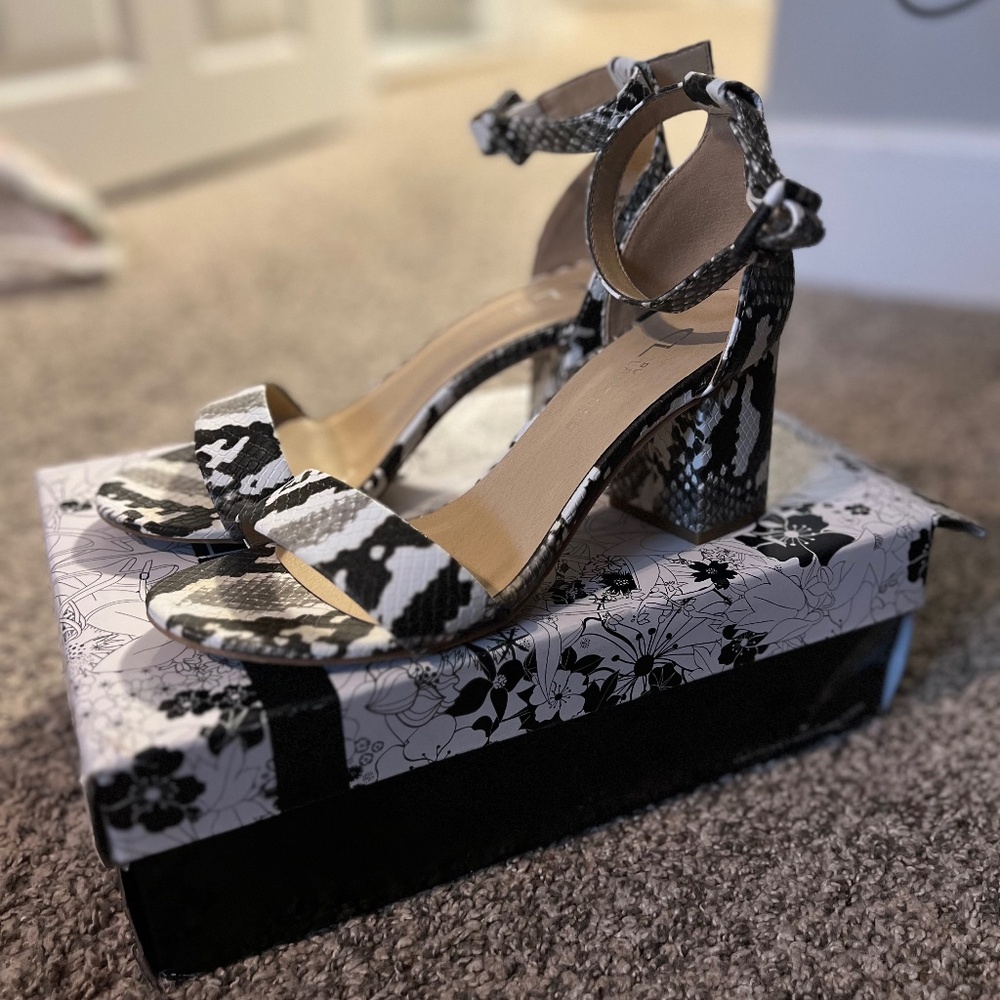 CL By Laundry Jody Sandal Size 7